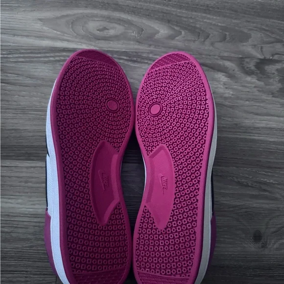 Nike Men's Black, White, and red sneakers - Picture 4 of 5